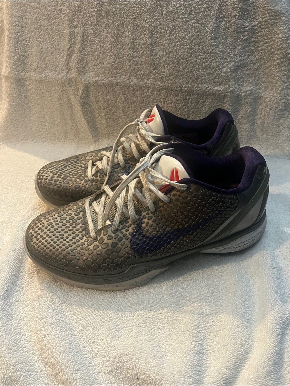 Nike Men’s Gray & Purple Low-Top Training Sneakers
